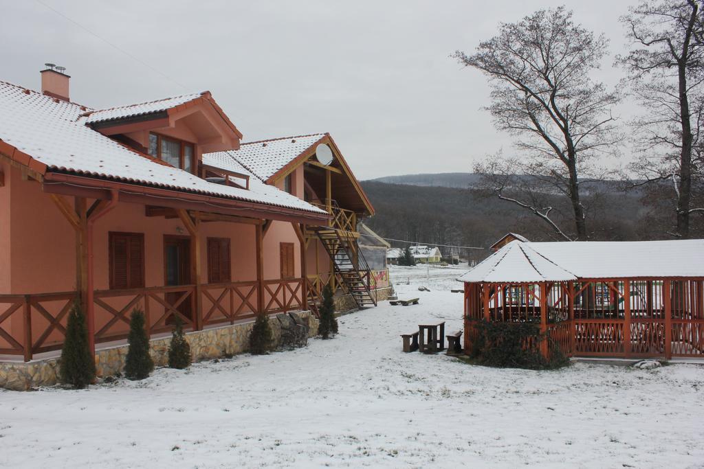 Apartmany Vinné Exterior photo